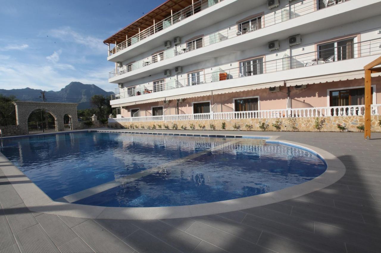 Hotel Riviera Borsh Esterno foto