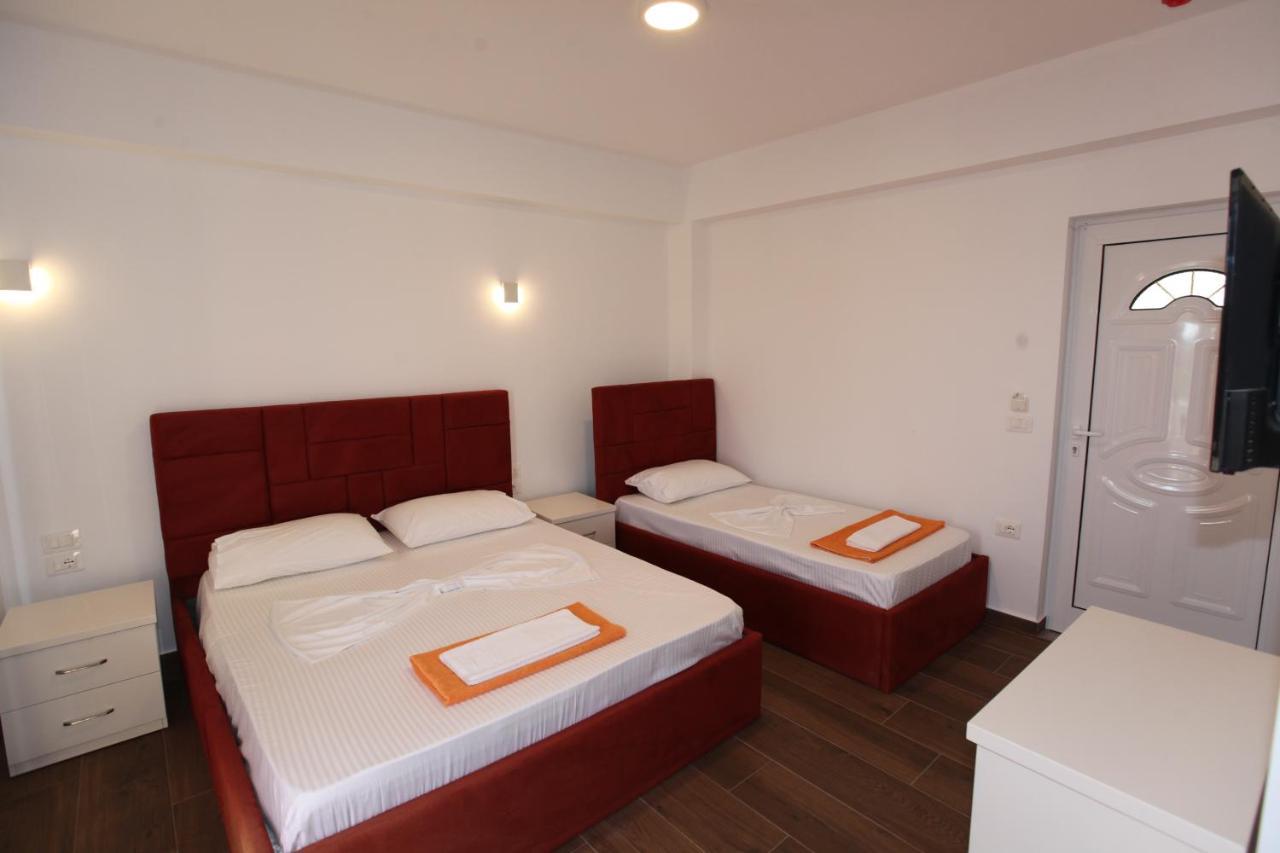 Hotel Riviera Borsh Esterno foto