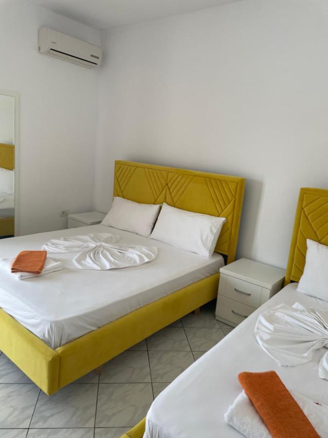 Hotel Riviera Borsh Esterno foto