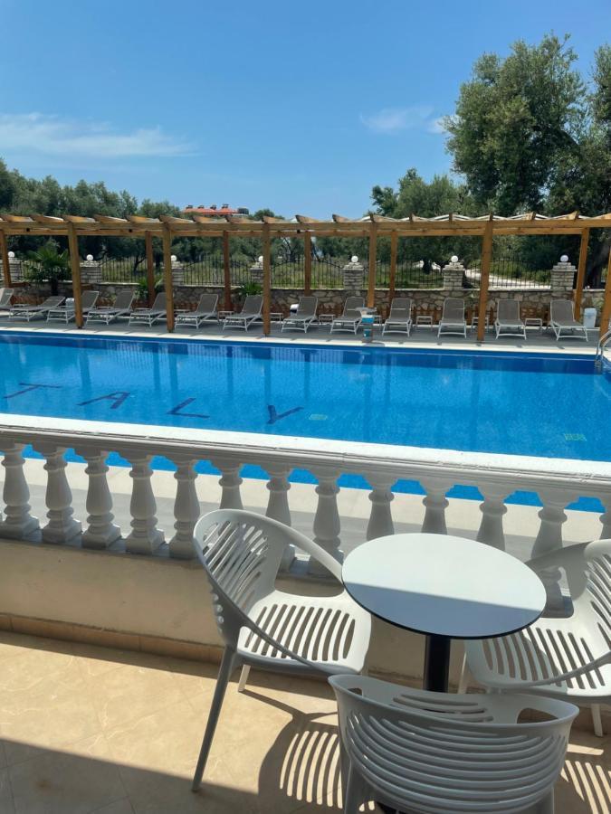 Hotel Riviera Borsh Esterno foto